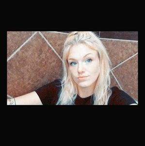 Meet your Posher, Kayley